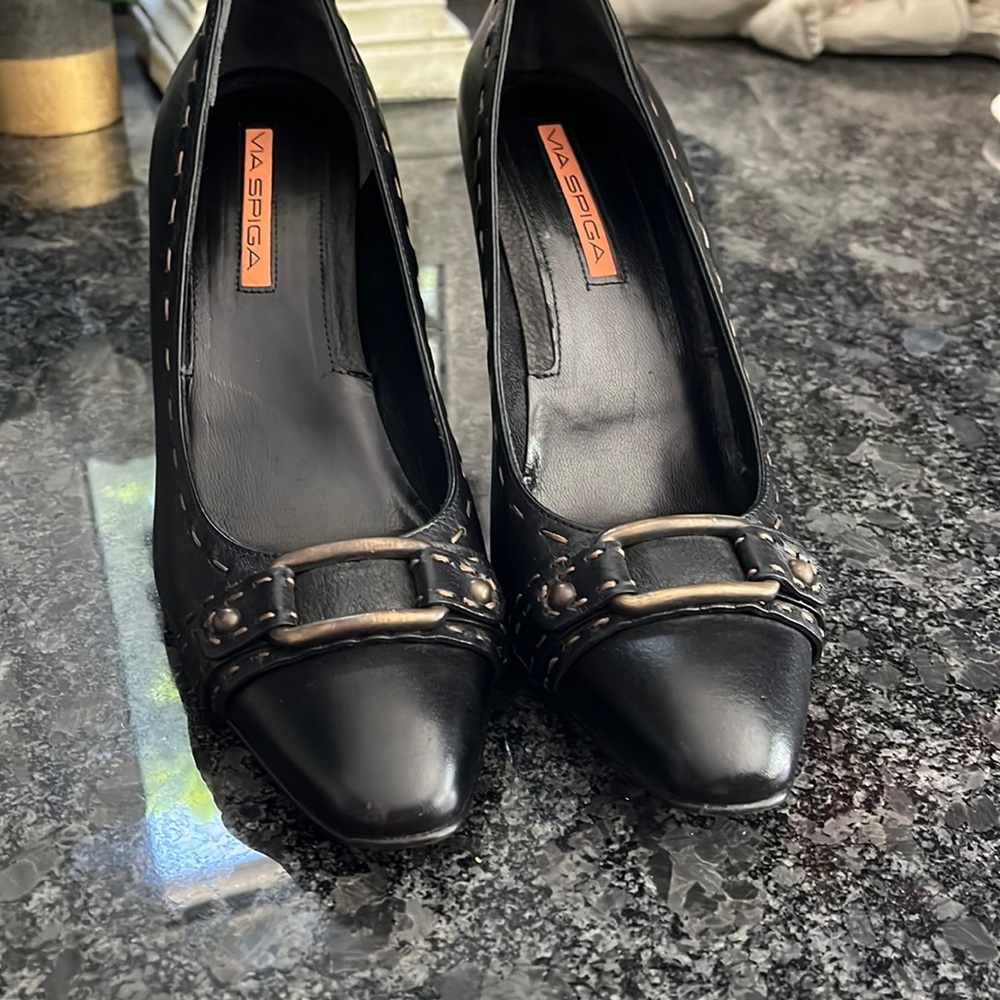 New never worn Via Spiga pumps